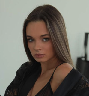 ArinaQ Pornstar