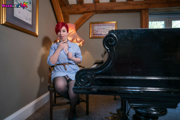 Olivia Kinks in Pianist Passion VR Solo - Image 1